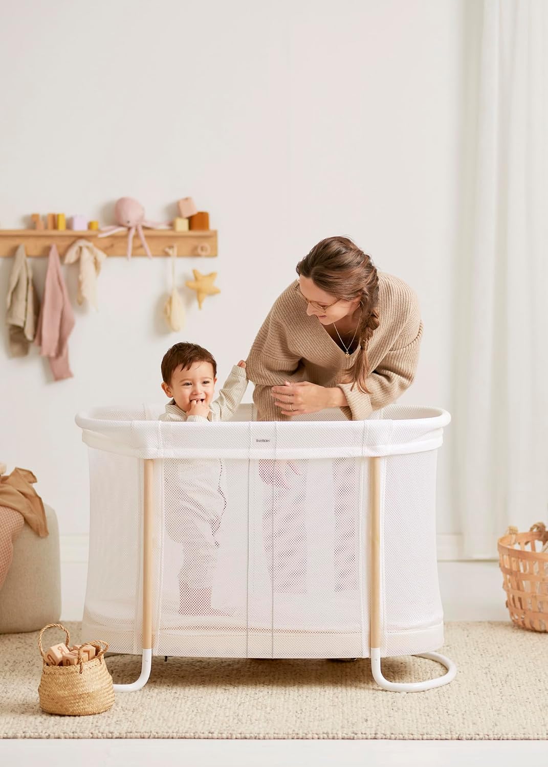 BabyBjörn Baby Crib 2-in-1 Crib and Bassinet with Mesh Safety Siding Mattress and Organic Fitted Sheet Included
