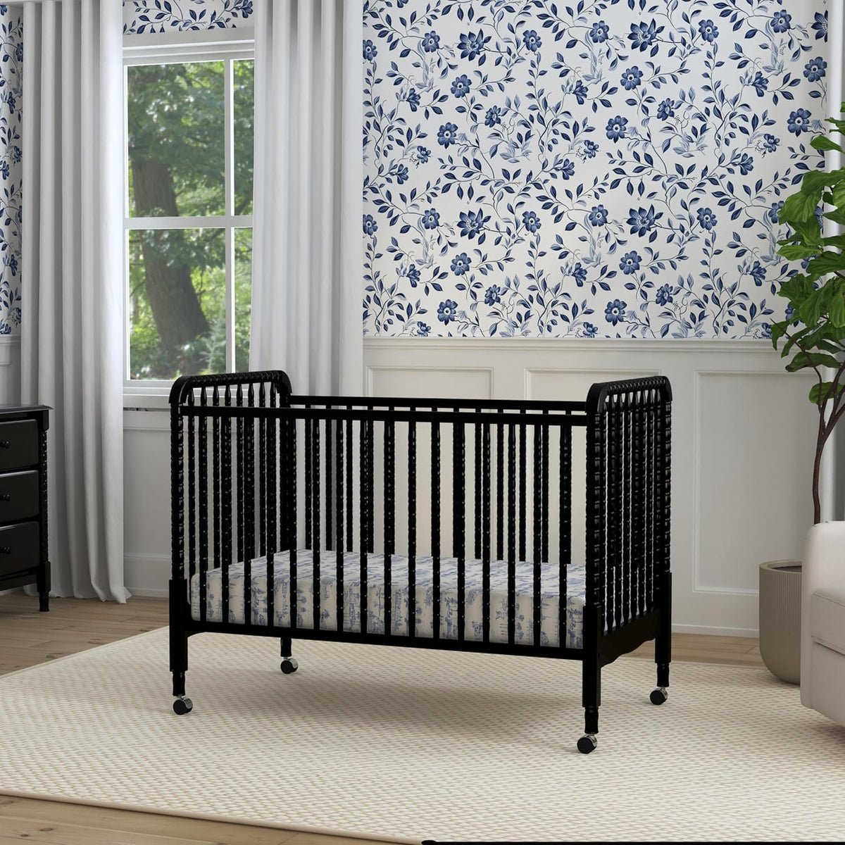 DaVinci Jenny Lind 3-in-1 Convertible Baby Crib, Ebony